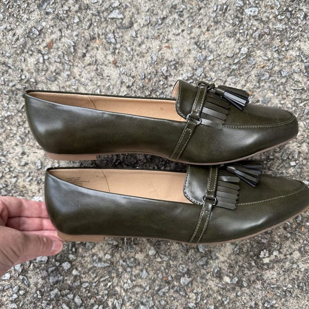 Journee Collection Hannah Loafer Women's 9 Pointed Toe Kiltie Loafer Flat Green - Picture 7 of 12